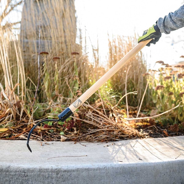 Cobrahead Long Handle Weeder & Cultivator